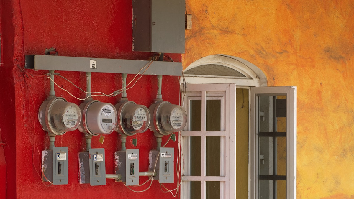 Bajar la factura de la luz: el dato que nadie mira y que te cuesta dinero cada mes